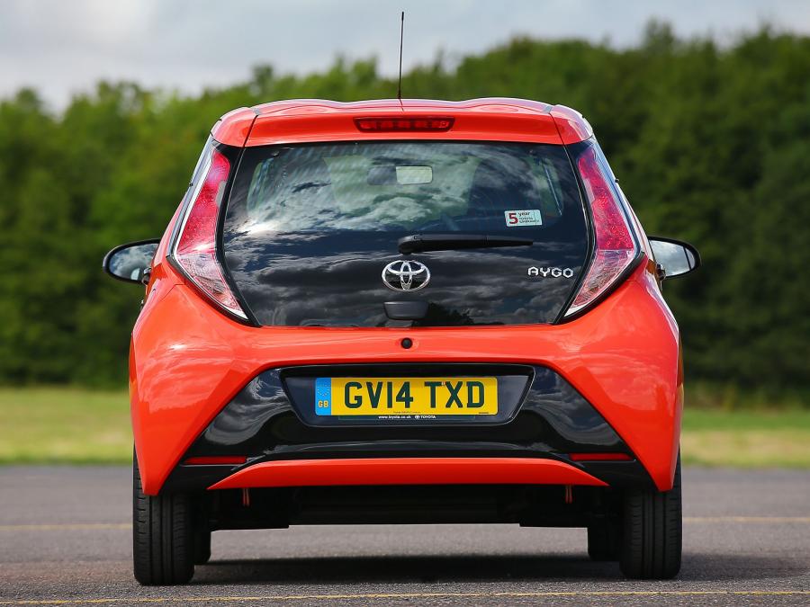  Toyota Aygo x-cite 5-Door 2014 года  (UK) (фото 4 из 18)